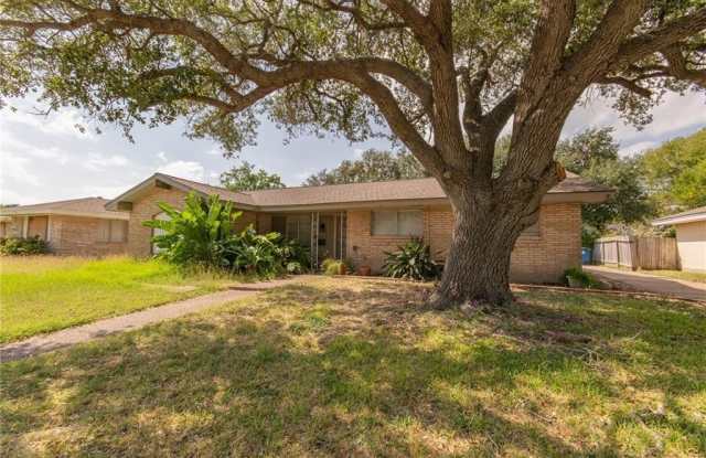 206 Sabine St - 206 Sabine Drive, Portland, TX 78374