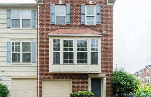 7826 DOGUE INDIAN CIRCLE - 7826 Dogue Indian Circle, Lorton, VA 22079