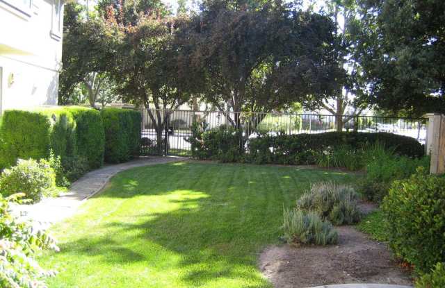 Refreshed Townhome close to Kaiser and Palmia Park Gallery 4