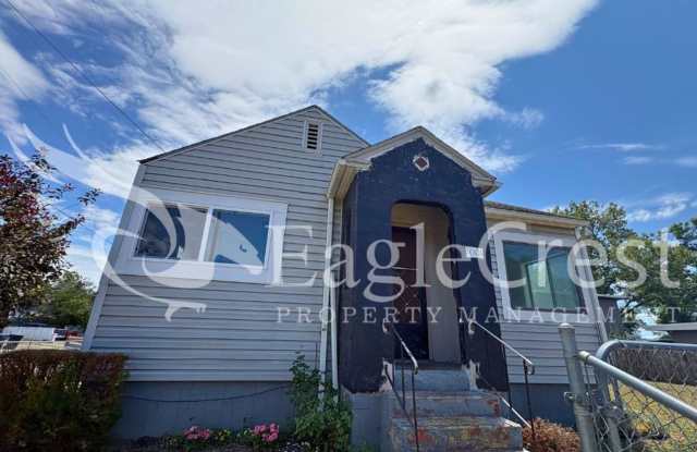 Charming 2-Bedroom Home with Modern Finishes & Open Yard photos photos