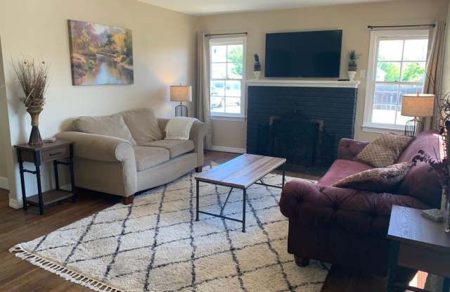 1736 W. Stewart Ave - 1736 West Stewart Avenue, Medford, OR 97501
