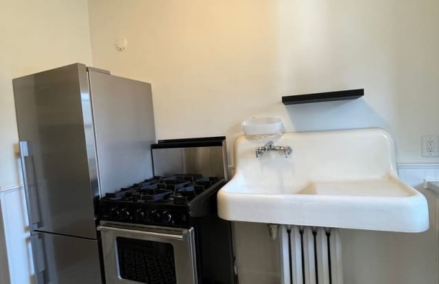 Look at this Spectacular 2 BR and 1 Bath condo in the East Harriet neighborhood-Fiber Cable is included in the rent rate photos photos