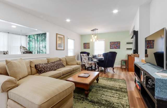 Dog-Friendly Downtown Lake Geneva Home – Available for Monthly & Mid-Term Rentals Gallery 3