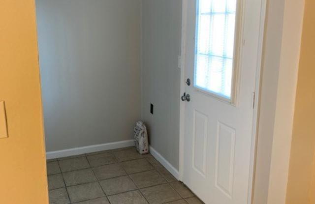 1 bedroom and a den/office 1 bath unit at a unique property in Mesa Gallery 3