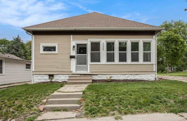 Lincoln Home for Rent Gallery 1