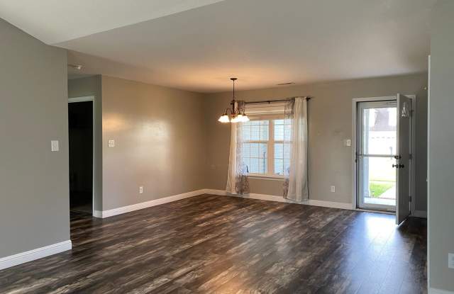Lovely home in Maple Hill Gallery 3