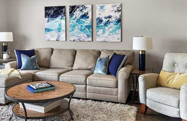 32 Sunset Avenue Gallery 3