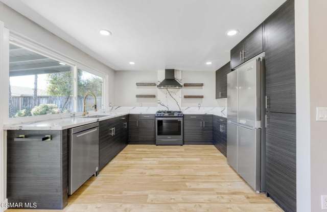 32004 Grenville Court Gallery 3