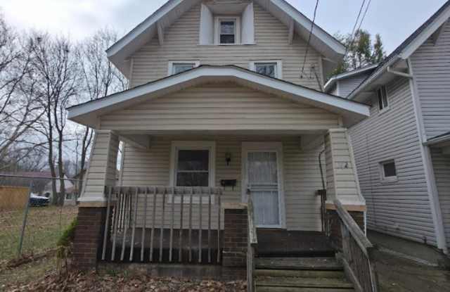 Single Family Home 4 Bedroom and 1.5 Bath For Rent photos photos