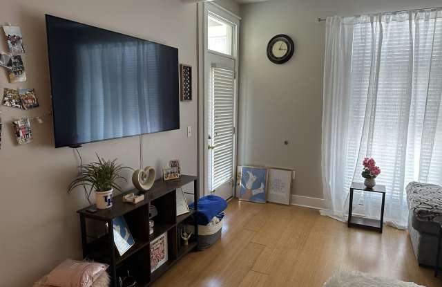 535 S Upper unit: 215 photos photos 535 S Upper unit: 215 photos photos