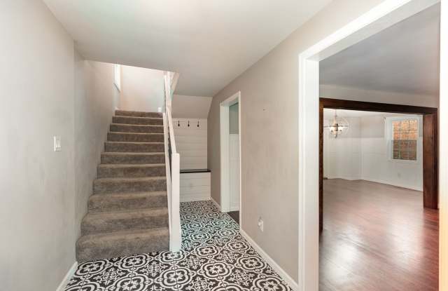 4 Bedroom home in historic downtown Carlisle, PA! Gallery 4