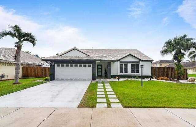 9430 SW 212th Ter Gallery 1