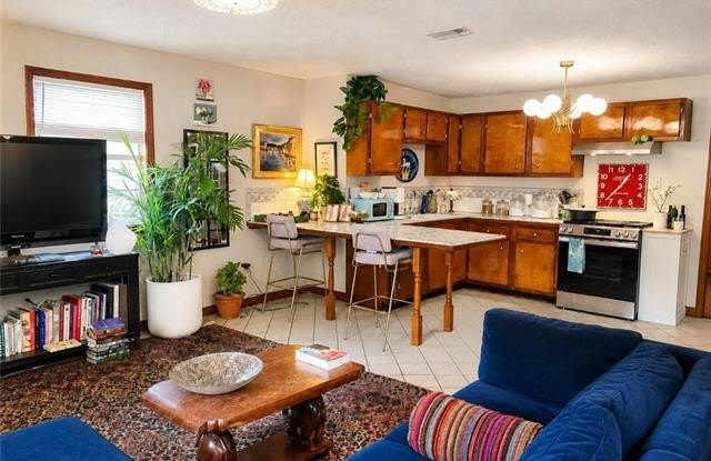 2617 DANNEEL Street Gallery 2