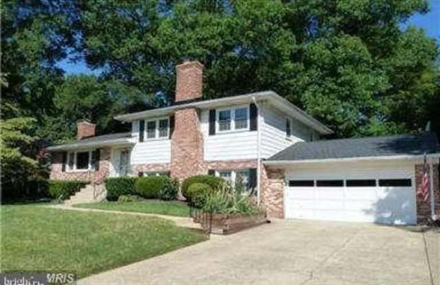 1002 COUNTRY CLUB DR NE Gallery 2