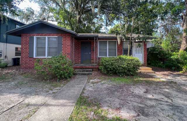 2/2 House Walking Distance to Campus - Available Fall 2026! photos photos