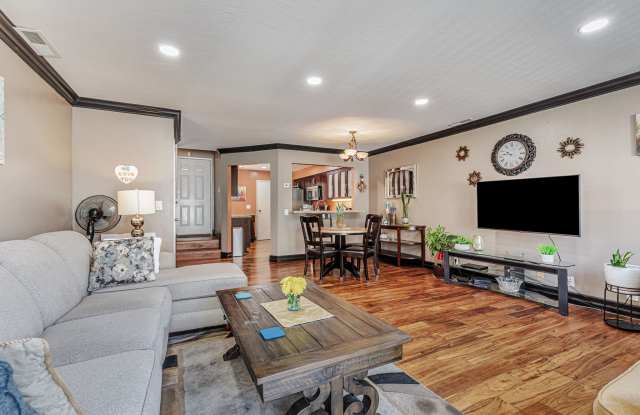 445 East Dunne Avenue - 1 photos photos
