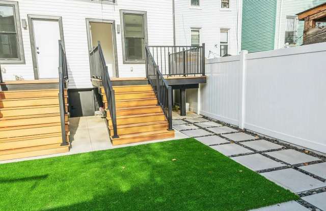 216 Halladay St photos photos