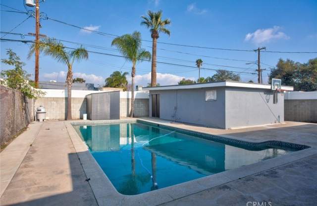 9502 Laurel Canyon photos photos