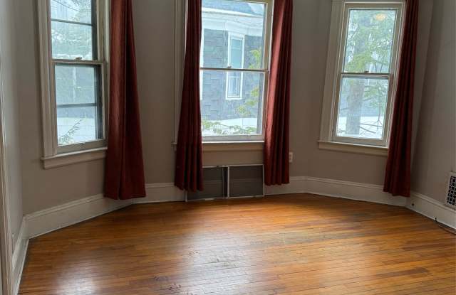 1639 Holland Avenue - 4 Gallery 2