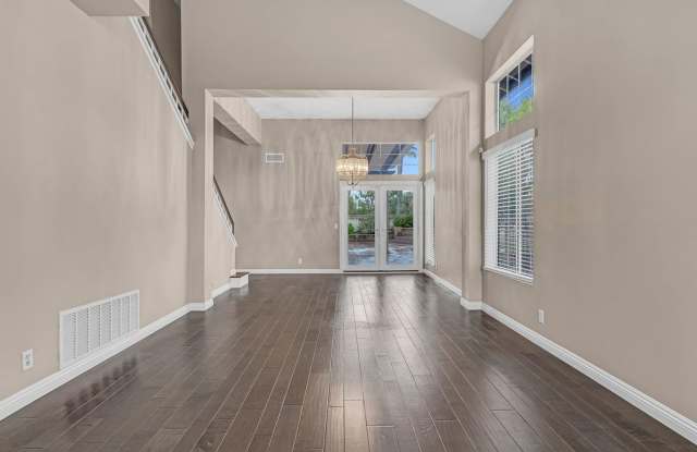 SPACIOUS 4BR/2.5BA HOME LOCATED IN BEAUTIFUL LAGUNA HILLS Gallery 4