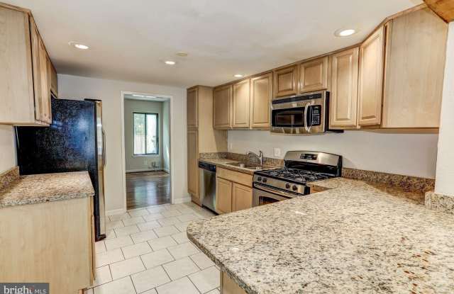 11562 WOODHOLLOW COURT - 11562 Woodhollow Court, Reston, VA 20191