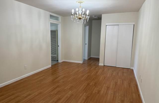 18530 Hatteras Street Gallery 4