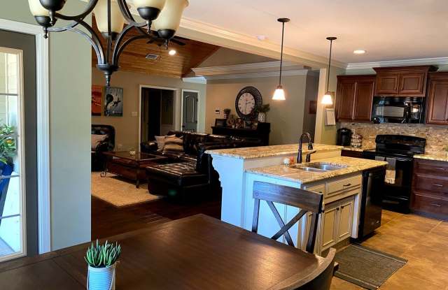 4420 Kenilworth Cir Gallery 3