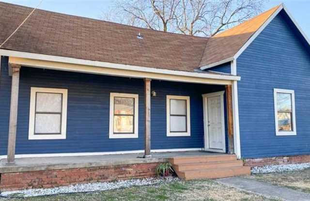 Cozy Three Bedroom House for Rent! photos photos