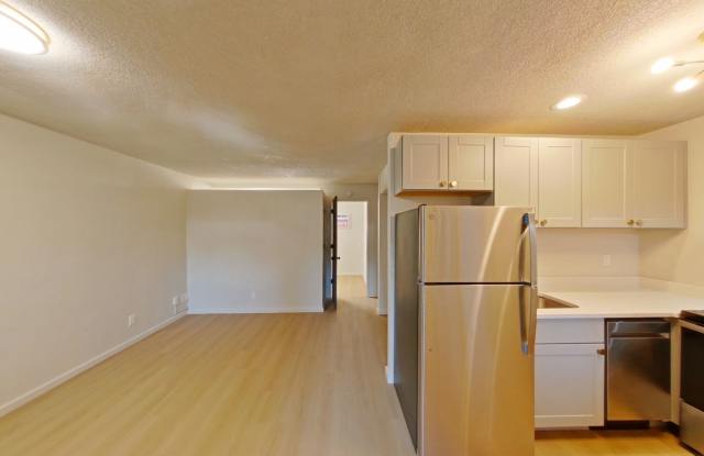 University Manor - Newly Renovated Units just a short walk from Campus! photos photos