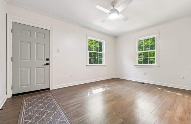 LOCATION! Charming, Completely Updated 2-Bedroom Cottage in Prime Chapel Hill Location Gallery 4