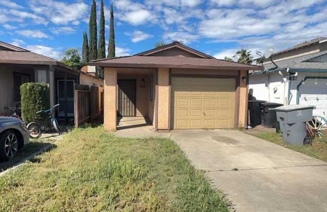 Charming 2 Bedroom, 1 Bath Home for Rent! photos photos