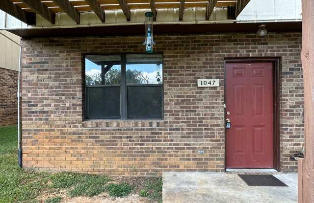 One bedroom ,one bathroom ground level, Kingsport TN photos photos