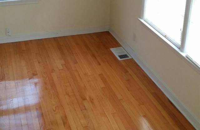 319 Broadmoor Avenue Gallery 4