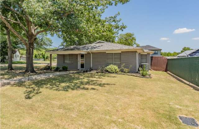 Bright, clean & open concept 2/2/1 home in Justin - 316 W. 3rd Street, Justin TX 76247 photos photos