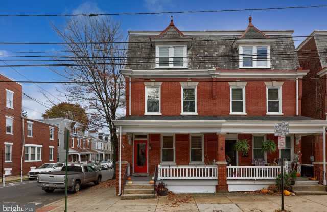 658 W WALNUT Street photos photos