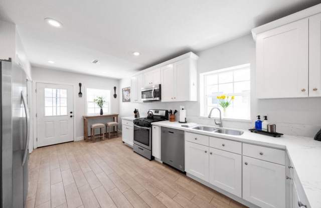 4157 Edgewood Place Gallery 3