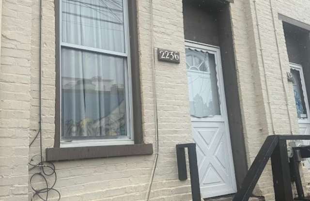 Recently Updated 2 Bedroom Unit In The Southside.  Available Immediately. photos photos