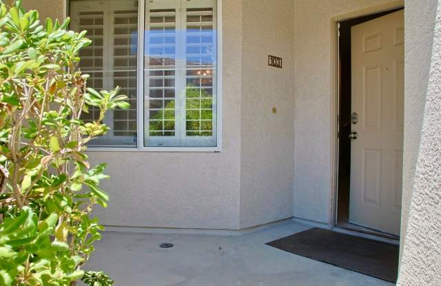 UPGRADED & BEAUTIFUL GATED 3 BEDROOM CONDO! Gallery 4