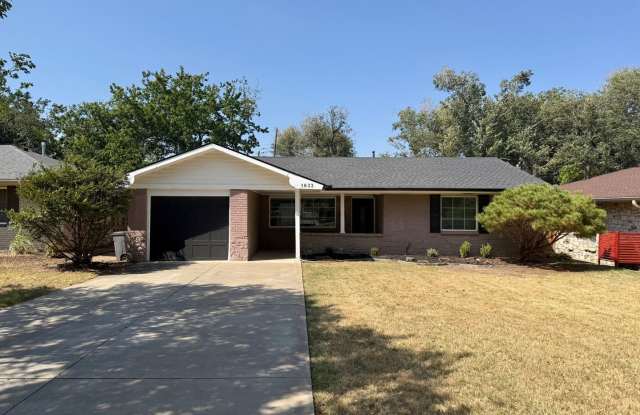 Gorgeous 3 Bed 1 Bath in The Village Gallery 1