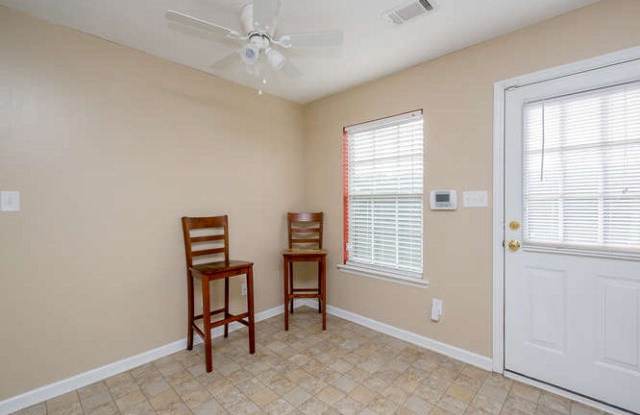 501 Edgecliff Lane Gallery 4
