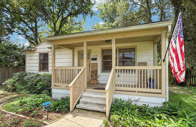 Charming Riverside Home! Gallery 3