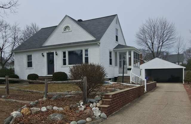 Charming 4-Bedroom Home for Rent in Manchester, NH - 14 Glendale Avenue, Manchester, NH 03103