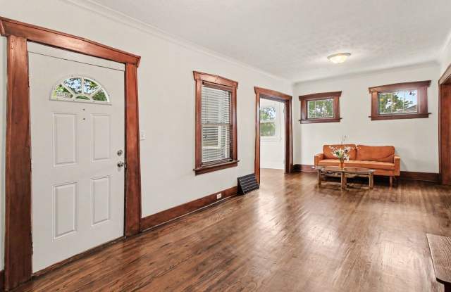 3 Bedroom 2 Bath House in Benson w/ Garage! Gallery 3