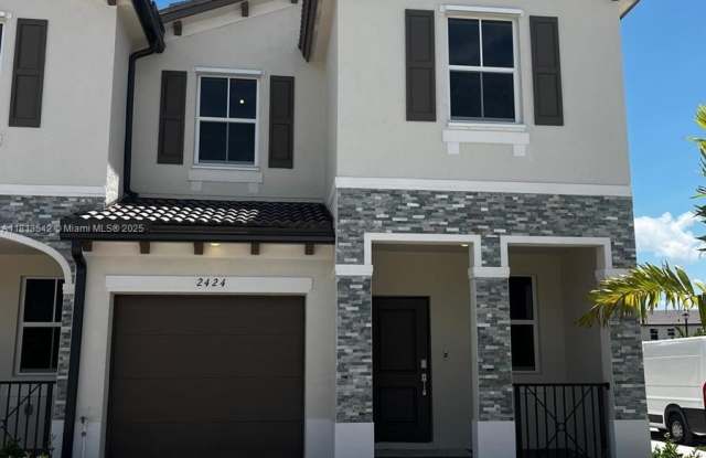 2424 SE 28th St photos photos