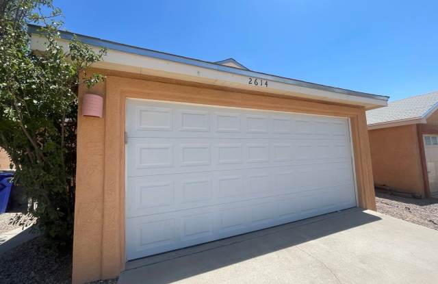 Charming 3-bedroom, 2-bathroom Home located off Don Roser Gallery 4