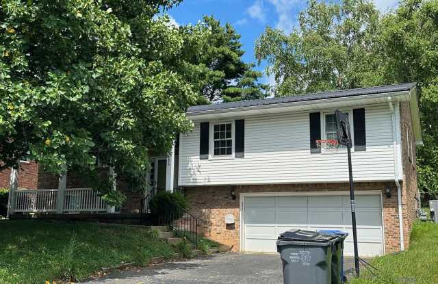 Beautiful House in Tates Creek! 3 BR, 2.5 Baths, Garage, Finished Basement; on a Cul-de-sac photos photos