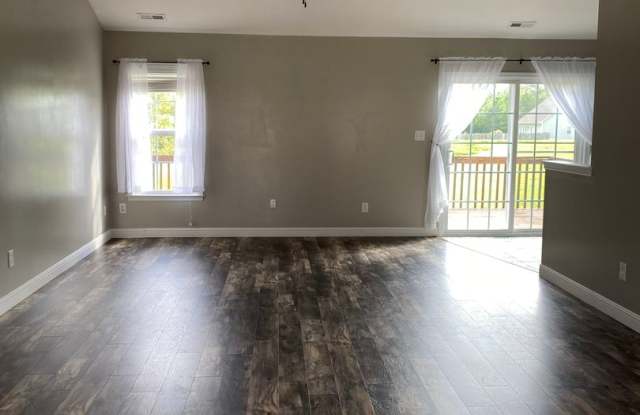 Lovely home in Maple Hill Gallery 4