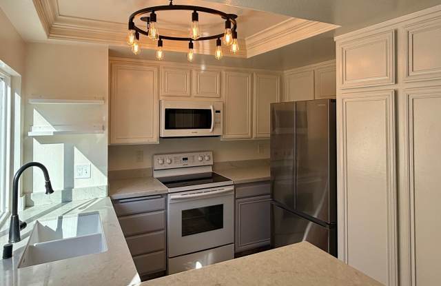Beautiful 1 Bedroom, 1 Bathroom Townhouse in Franciscan Gardens Community Gallery 1