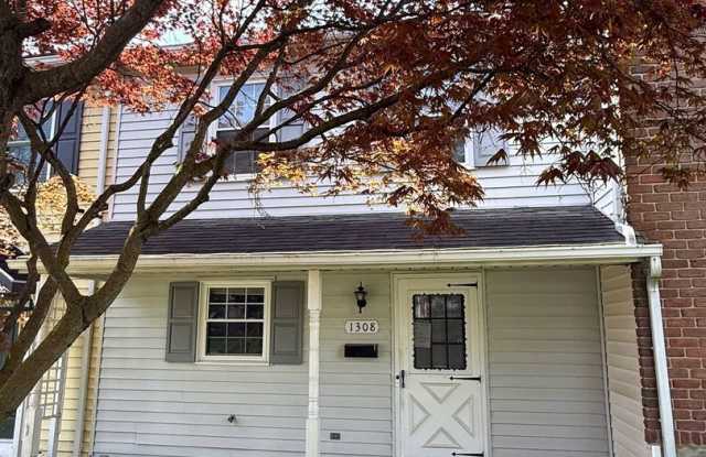 1308 S Mount Joy St photos photos