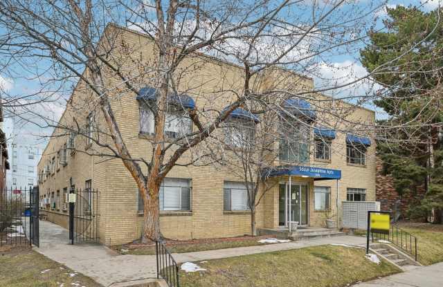 South Josephine Apartments Gallery 4